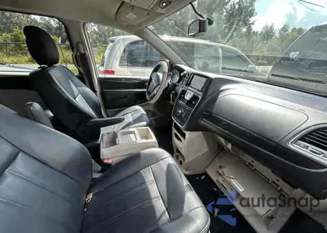 2016 Chrysler Town & Country Touring z USA, uszkodzony, nr VIN 2C4RC1BG1GR259868